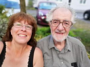 Mit Rainer vor seiner Wohnung